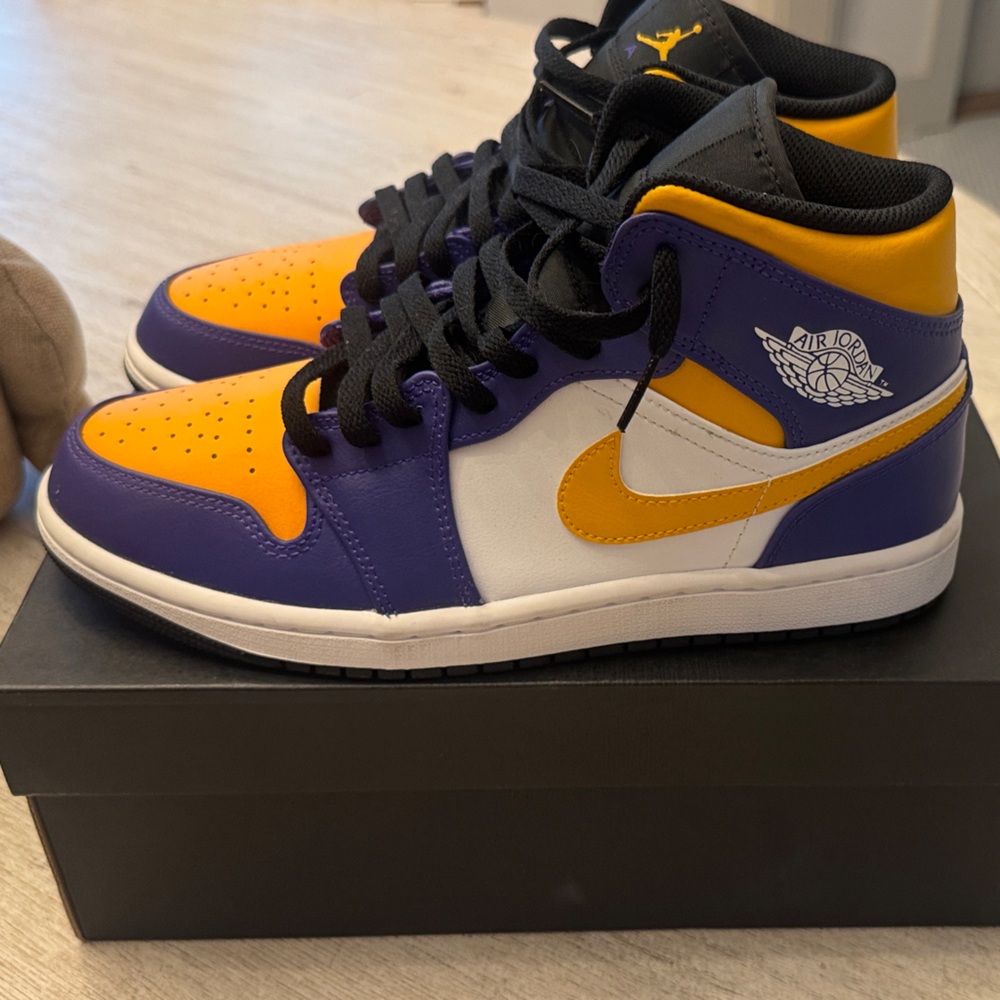 Air Jordan 1 Mid - Black, Purple & Gold - Picture 4 of 10